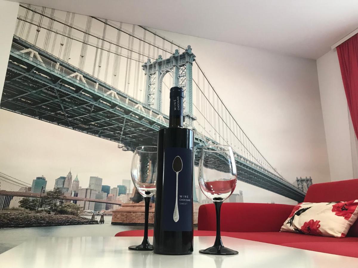 Apartament cu terasa Carrfour/Atelierul de pizza Floreşti Esterno foto
