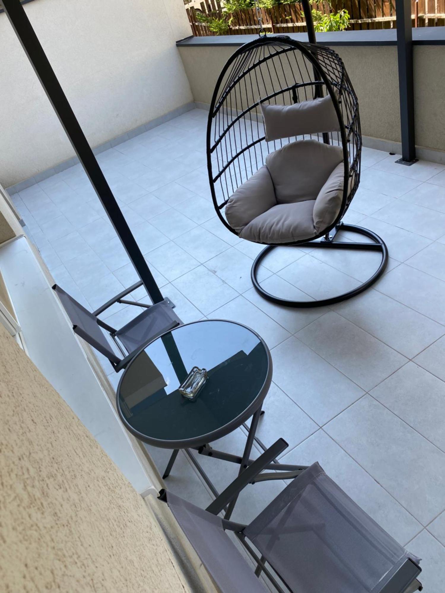 Apartament cu terasa Carrfour/Atelierul de pizza Floreşti Esterno foto